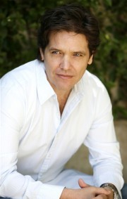 Michael Damian,                                     acteur                                                                        dans Amour, Gloire et Beauté