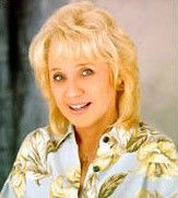 Carolyn Conwell,                                     actrice                                                                        dans Les Feux de l&#039;Amour