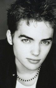 Drew Tyler Bell,                                     acteur                                                                        dans Amour, Gloire et Beauté