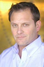 Kevin E. West,                                     acteur                                                                        dans Amour, Gloire et Beauté