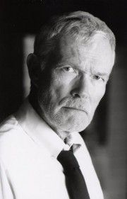 William Bassett,                                     acteur                                                                        dans Les Feux de l&#039;Amour