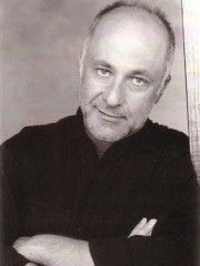 Jay Harik,                                     acteur                                                                        dans Les Feux de l&#039;Amour