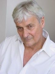 Jean-Pierre Leroux,                                                                             voix française                                dans Amour, Gloire et Beauté