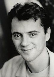 Stéphane Marais,                                                                             voix française                                dans Les Feux de l&#039;Amour