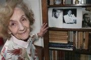 Lily Baron,                                                                             voix française                                dans Les Feux de l&#039;Amour