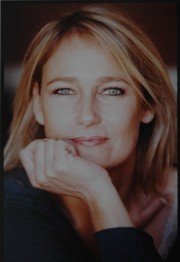 Laurence Dourlens,                                                                             voix française                                dans Amour, Gloire et Beauté