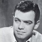 Jacques Richard,                                                                             voix française                                dans Les Feux de l&#039;Amour