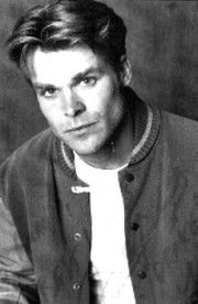 Freeman Michaels,                                     acteur                                                                        dans Les Feux de l&#039;Amour