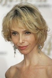 Tonya Kinzinger,                                     actrice                                                                        dans Amour, Gloire et Beauté