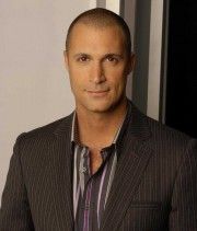 Nigel Barker,                                     acteur                                                                        dans Les Feux de l&#039;Amour