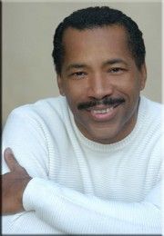 Obba Babatundé,                                     acteur                                                                        dans Les Feux de l&#039;Amour