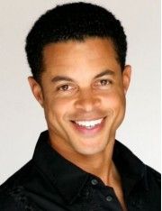 Rueben Grundy,                                     acteur                                                                        dans Les Feux de l&#039;Amour