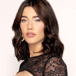 Jacqueline MacInnes Wood de retour dans Amour, Gloire et Beauté : Steffy Forrester reprend sa place