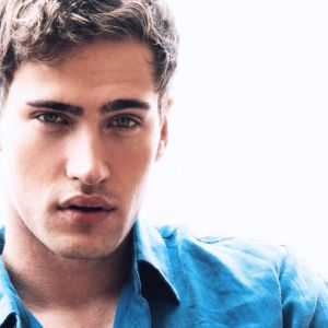 Amour, Gloire et Beauté / Top Models : Harrison Cone rejoint la série pour former le premier couple gay masculin