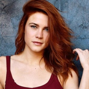 Courtney Hope (Sally Spectra dans Amour, Gloire et Beauté – Top Models) récompensée par le monde du jeu vidéo