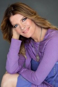 Michelle Stafford approuve le cast de Gina Tognoni