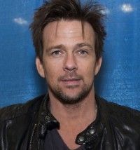  Sean Patrick Flanery et Charlotte Rampling dans DEXTER