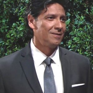 Adrian Rosales,                                     personnage                                 dans Les Feux de l&#039;Amour