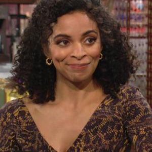 Emily Assistante,                                     personnage                                 dans Les Feux de l'Amour