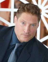 Deacon Sharpe,                                     personnage                                 dans Amour, Gloire et Beauté
