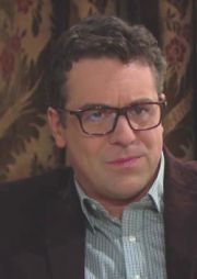Docteur Hayden,                                     personnage                                 dans Amour, Gloire et Beauté