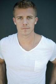 { name }},                                          acteur                                                                                  
 dans Les Feux de l'Amour