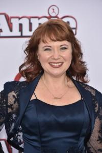 { name }},                                          actrice                                                                                  
 dans Les Feux de l'Amour