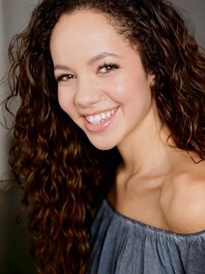{ name }},                                          actrice                                                                                  
 dans Les Feux de l'Amour