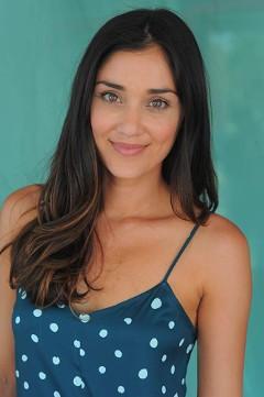 { name }},                                          actrice                                                                                  
 dans Amour, Gloire et Beauté