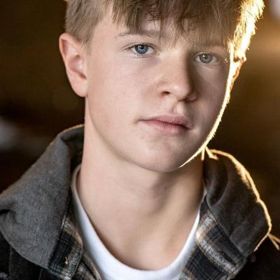 { name }},                                          acteur                                                                                  
 dans Les Feux de l'Amour