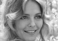 { name }},                                          actrice                                                                                  
 dans Les Feux de l'Amour