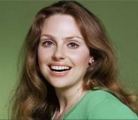 { name }},                                          actrice                                                                                  
 dans Les Feux de l'Amour