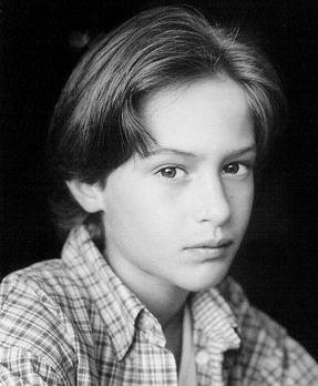 { name }},                                          acteur                                                                                  
 dans Les Feux de l'Amour