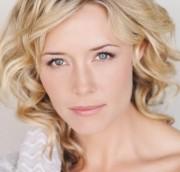 { name }},                                          actrice                                                                                  
 dans Amour, Gloire et Beauté