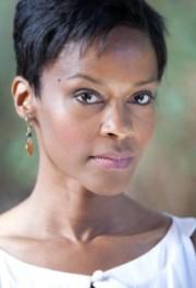 { name }},                                          actrice                                                                                  
 dans Les Feux de l'Amour