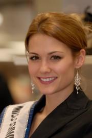 { name }},                                          actrice                                                                                  
 dans Amour, Gloire et Beauté