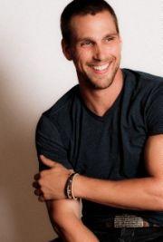 { name }},                                          acteur                                                                                  
 dans Les Feux de l'Amour