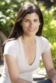 { name }},                                          actrice                                                                                  
 dans Amour, Gloire et Beauté