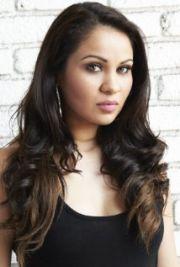 { name }},                                          actrice                                                                                  
 dans Amour, Gloire et Beauté