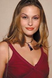 { name }},                                          actrice                                                                                  
 dans Amour, Gloire et Beauté