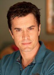 { name }},                                          acteur                                                                                  
 dans Amour, Gloire et Beauté