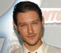 Michael Graziadei (ex Daniel Romalotti des Feux) dans Stitchers