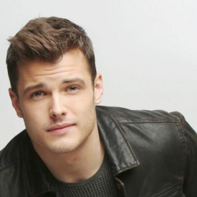 Michael Mealor (Kyle Abbott) confirme son départ des "Feux de l'Amour"