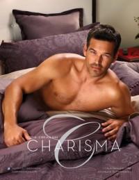 Eddie Cibrian pose torse nu pour une campagne publicitaire