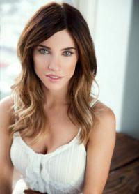 Jacqueline MacInnes Wood de retour dans Amour, Gloire et Beauté - Top Models !